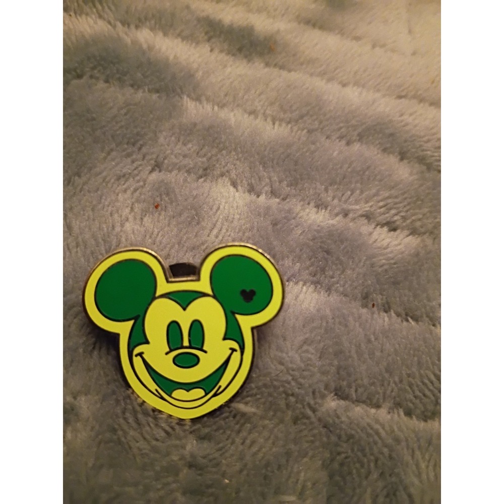 Walt Disney - Hidden Mickey - Green Mickey Mouse Head - Icon Ears Pin - Trading